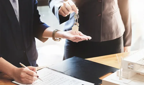 Australians turning to brokers in record numbers